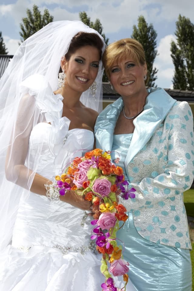 Egyedi szabóság kész ruha bemutató